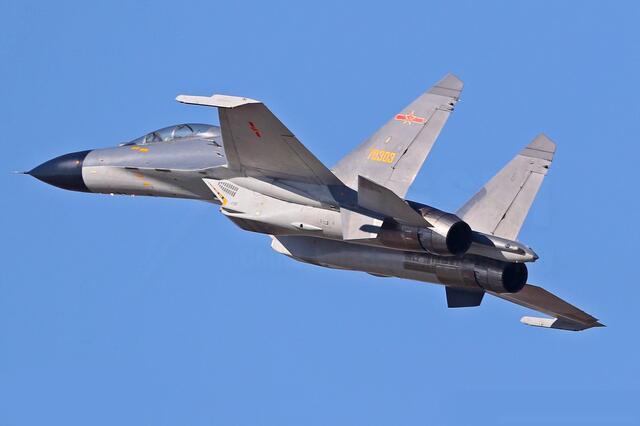 歼16"多余"吗?美:在四代机研发上中国有所隐瞒,歼16d更强大