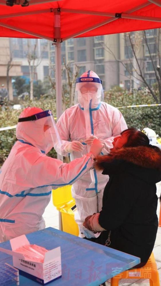 直击现场75万人进行核酸检测郑州市核酸检测演练在航空港拉开大幕