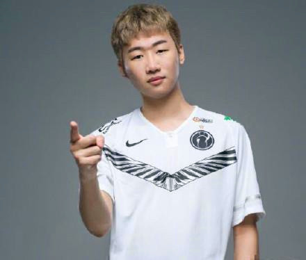 宁王解封十万黑粉，携手宝蓝共闯韩服，经典野辅联动再现江湖！