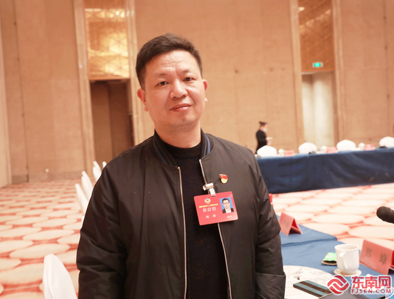 省政协委员郑峰整合山区乡镇中学办学推动教育均衡发展