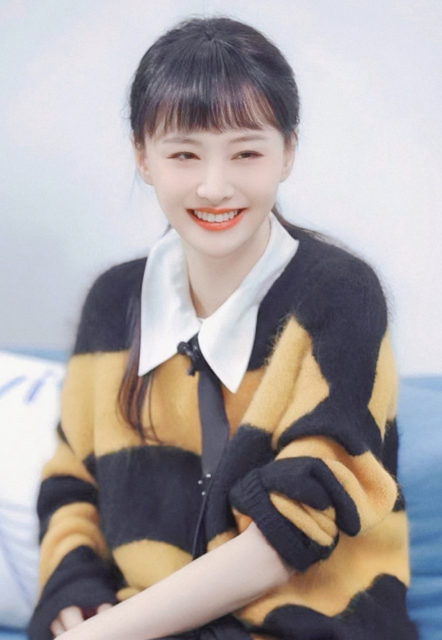 郑爽刚出事,"接班人"就红透半边天,看清正脸后:确定不是双胞胎?