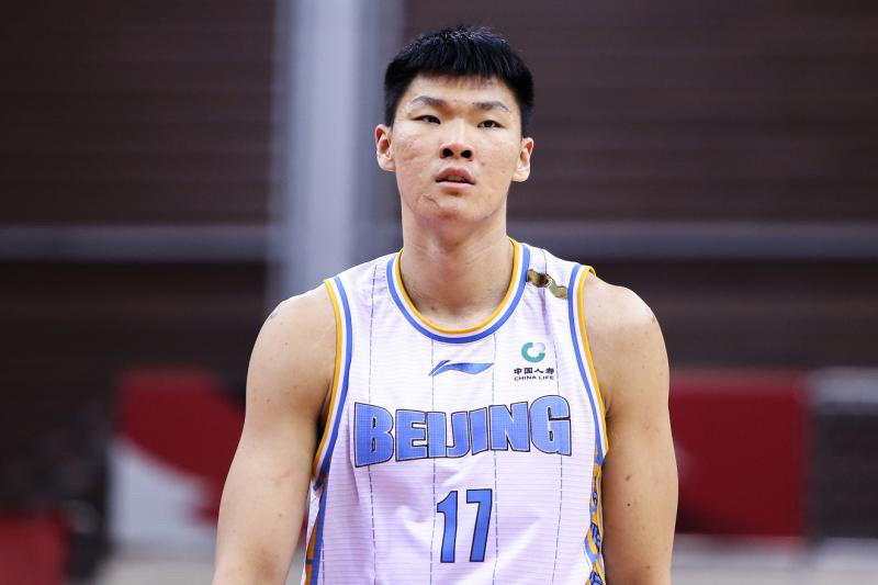 好消息范子铭复查伤情脚部红肿但未伤及骨头