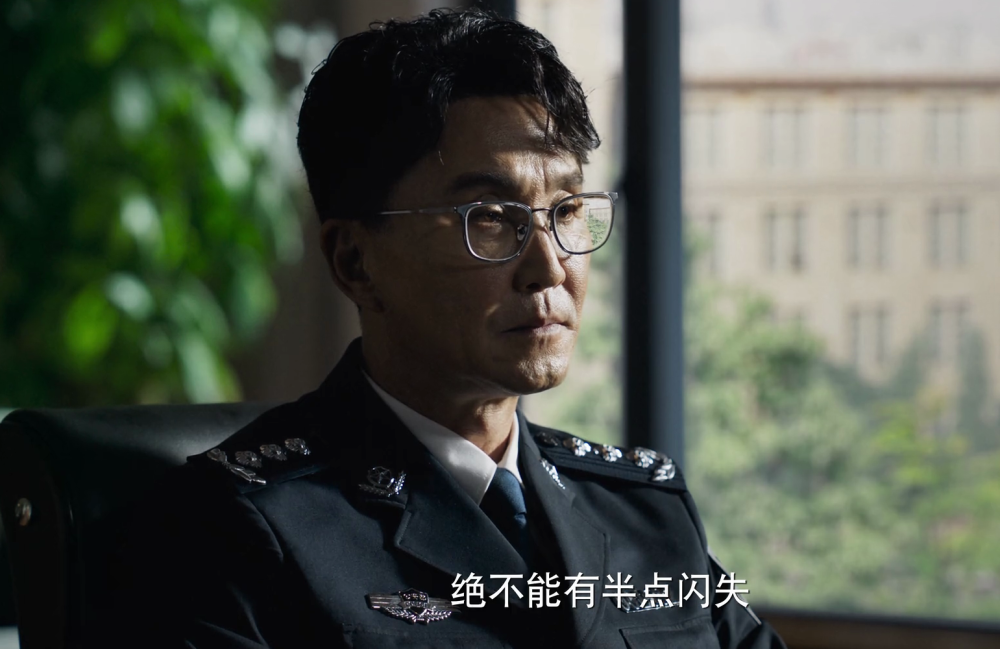 《海外行动》首播,两位配角比吴刚出彩,俞飞鸿气质惊艳