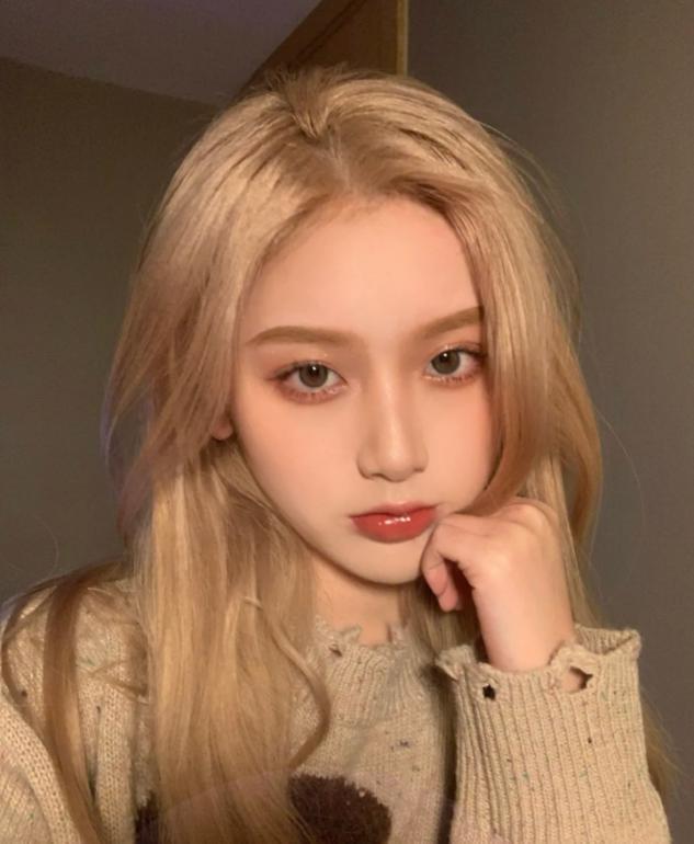 而且褪色过程中的颜色也是很好看的,不会出现土黄色头发的现象,属于越