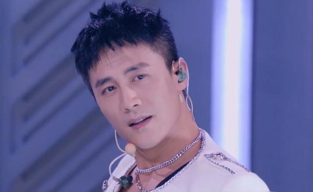 杜淳承包追光吧哥哥槽点跳舞被吐槽袁立曾批顶胯是性暗示