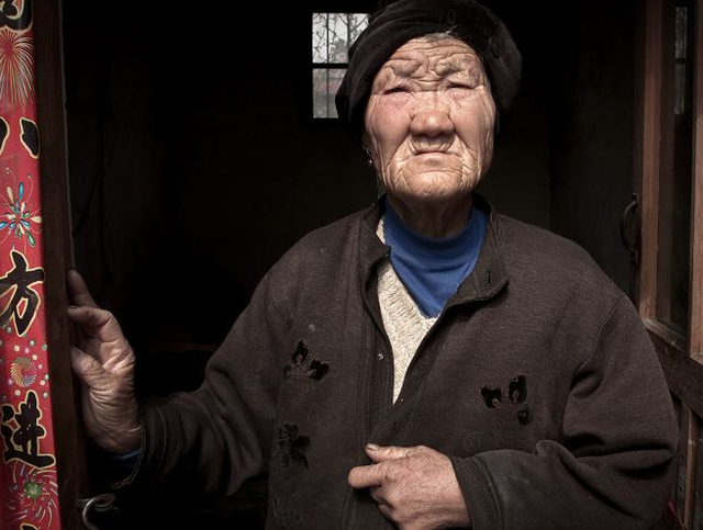 古代民间的"瓦罐坟"是什么?老人60岁入坟,子女每天放一块砖