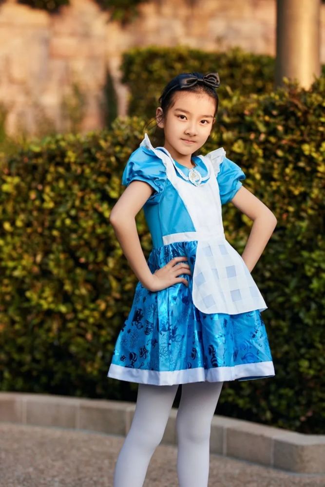 小时候是萌到吐血的"温宜公主",后来在《虎妈猫爸》中演赵薇女儿茜茜