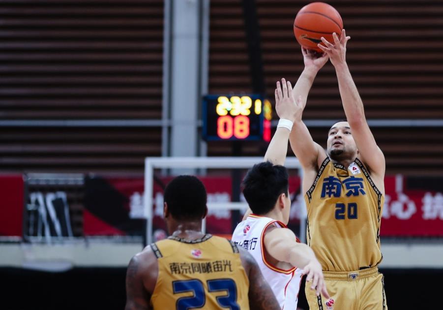 西热力江10记三分,再次力挽狂澜,34 14带领球队20分逆转获胜