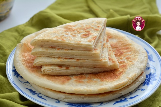 过年过节备点干粮烙几张大饼柔软多层剩烙饼加菜炒能吃2大碗