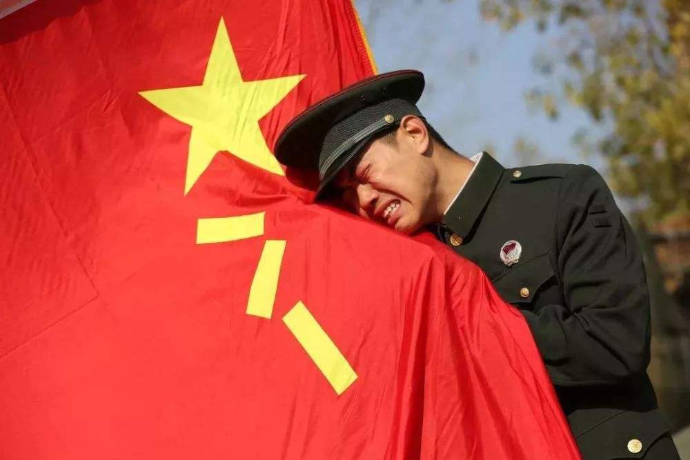 退伍时军人能带走4样物品有1件必须带走士兵却哭着不愿要