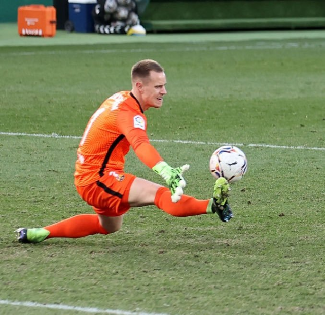 巴萨主帅有一说一,高情商回复球队零封,我们有一位伟大的门将