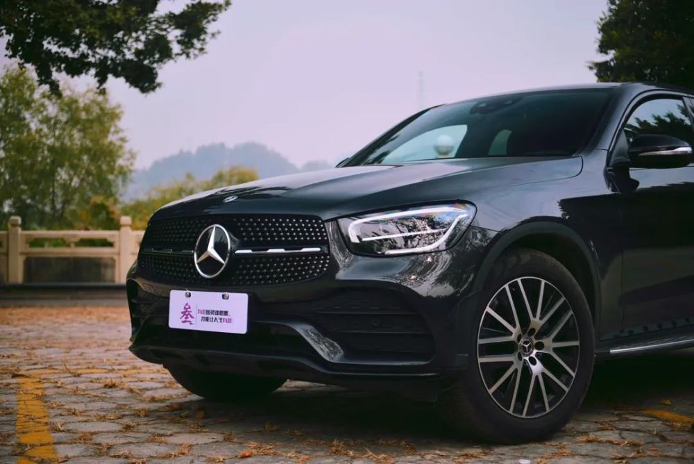 试驾奔驰glc 轿跑suv:有些存在天生就是天马行空的美感_腾讯新闻