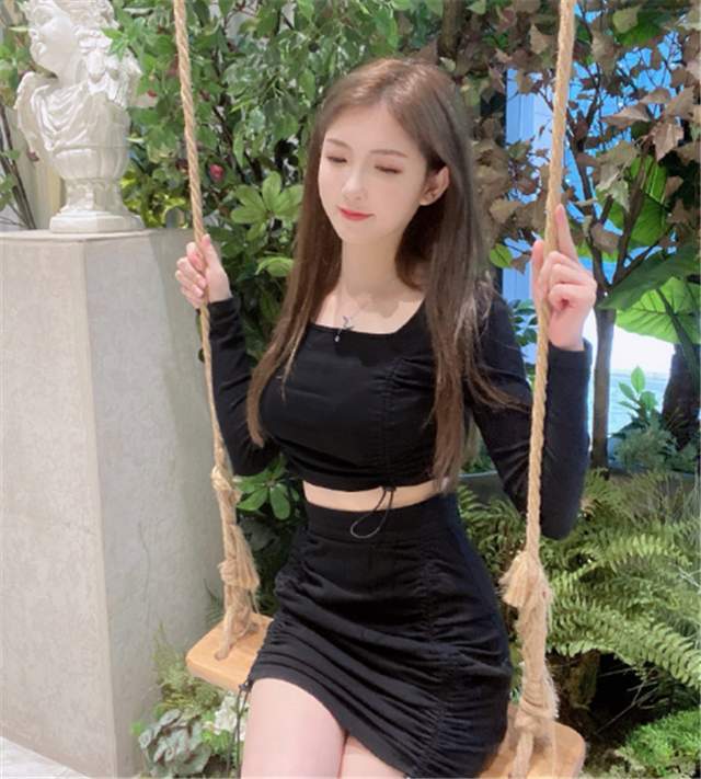 不求人带女友出席星盛典汤圆非要挑战5cm短裙这奶棒腿看酸了