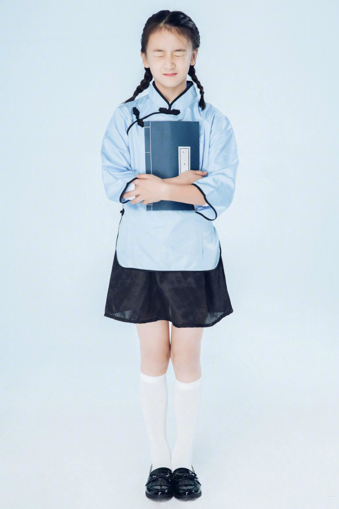 田亮晒女儿骑马直夸贼帅气12岁森碟穿紫裤长腿抢镜长大了