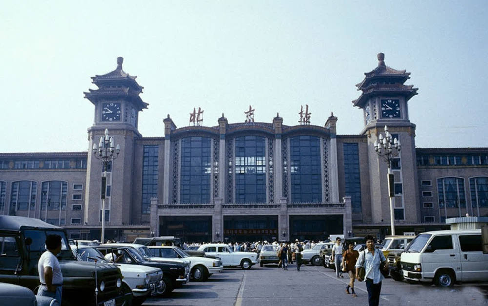 老照片1985年的北京马克西姆餐厅的蛋糕让人回味无穷