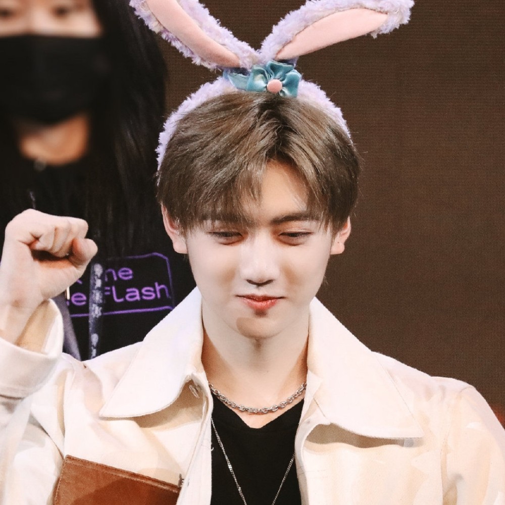 焉栩嘉头像要在不愉快的日子里搜刮生活藏起来的温柔