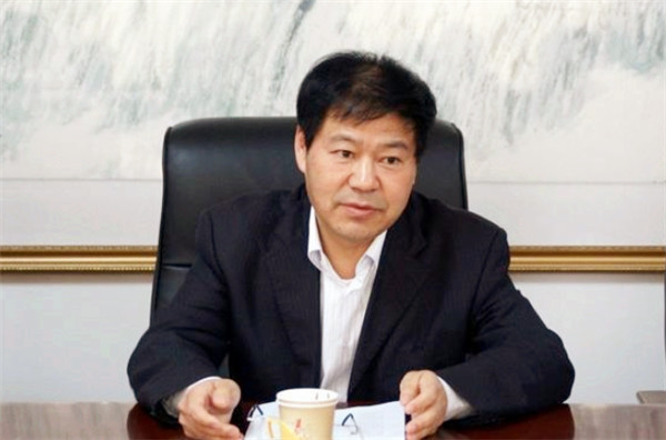 山东蓝翔创始人荣兰祥靠吃软饭起家发家后却惨逼妻女入狱