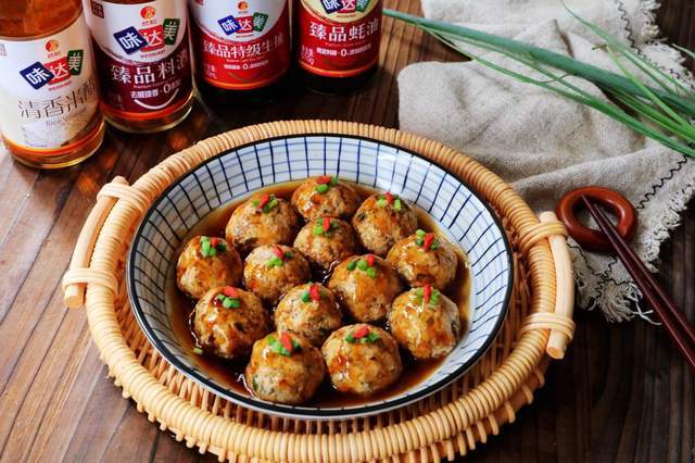 低脂健康的家常美味香菇鸡肉丸,轻轻松松就能做,一家人都爱吃