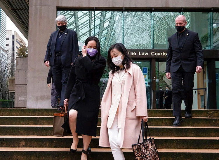 孟晚舟从不穿加拿大鹅却光腿穿大衣走出国门这风骨真让我佩服