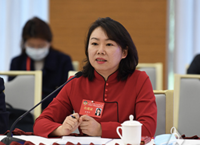 上海市政协委员朱明华. 朱明华:加快航运制度改革创新系统集成