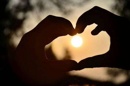 一颗心的位置就那么大,面对爱情简单一点