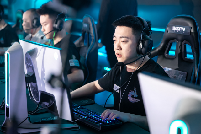 用丰富经验为队伍领航用热忱之心点燃赛场代跃强