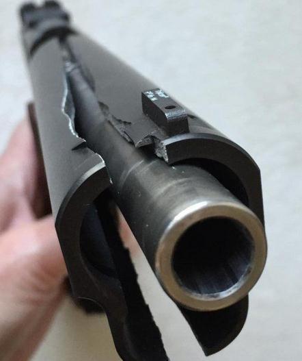 十张武器炸膛后的惨状,坦克炮管被炸成麻花,步枪枪管被炸成条状