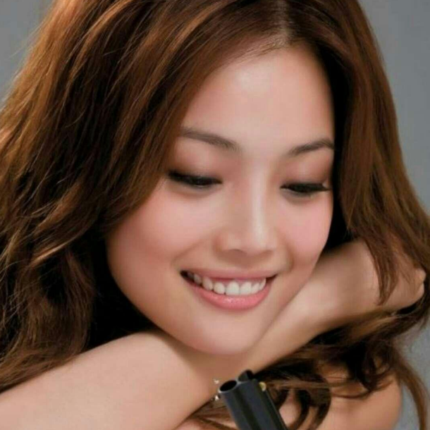 在香港后来出道的歌手里,没有人能超越容祖儿的地位.