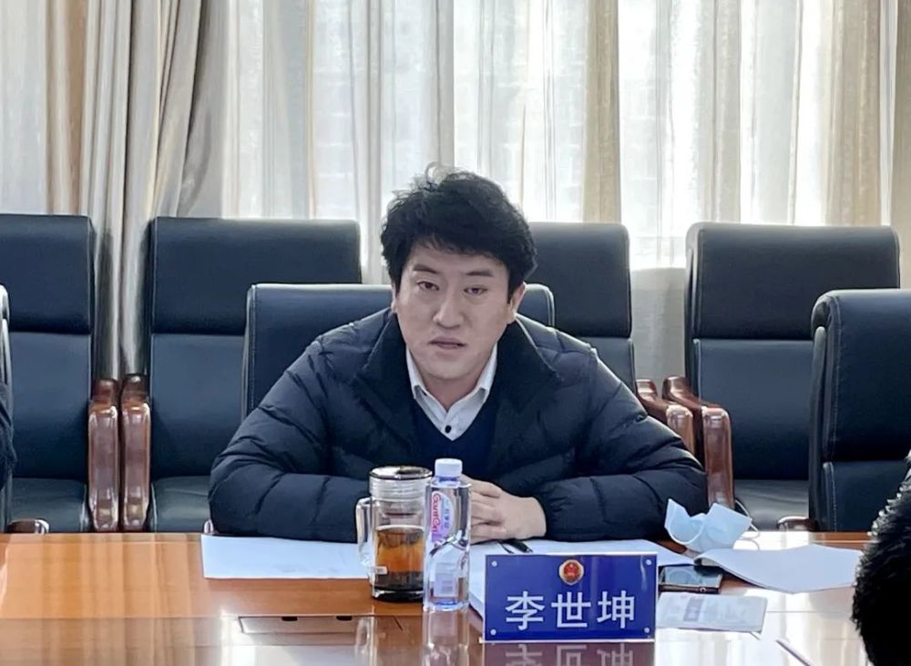 节会上,周宝军,张立强,李世坤相继对本次民主生活会进行了点评.