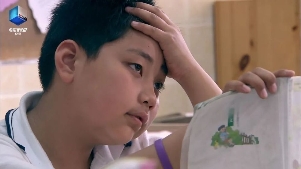 幼儿园的"孩子王"池亦洋充满英雄情结,却被家长集体要求开除.