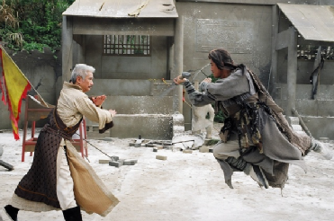 不久后,两个人被邵氏电影公司花重金聘请,成为业内最好的武术指导.