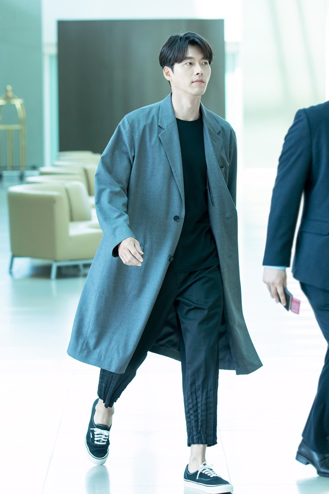 38岁玄彬上台领奖,185身高把西装穿出超模范,孙艺珍眼光真好