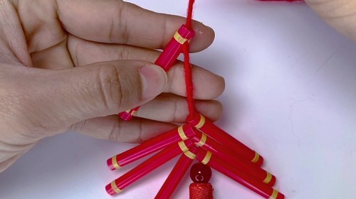 快过年了,用吸管来做一挂鞭炮,噼里啪啦迎接新一年_腾讯新闻