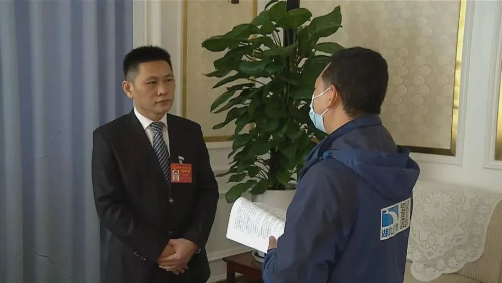 湖北省人大代表颜志超:"在物资调度上,是国务院中央督导组亲自调度