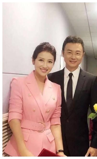 结婚并生下儿子刚好,而此前春妮与前夫蒋虎却一直坚持丁克多年