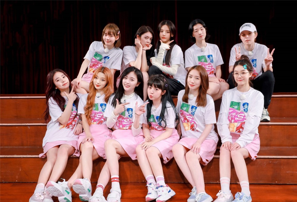 久违了火箭少女确认加盟腾讯年夜饭时隔半年全员带来合体舞台