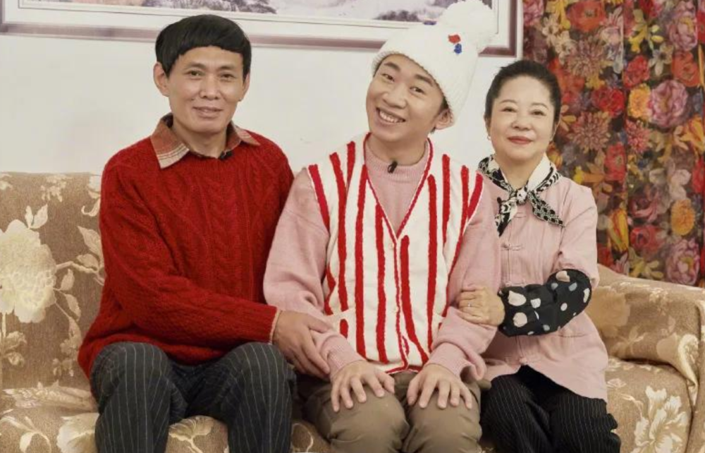 冯巩带孙子斗地主有趣的家庭是给孩子尊重与做自己的勇气