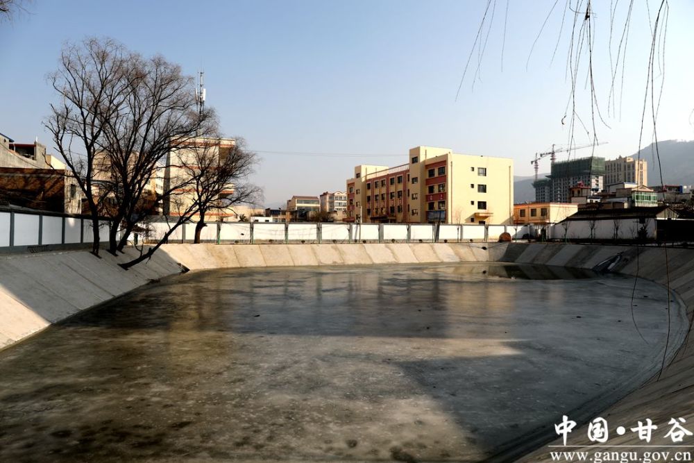 甘谷柳湖:昔日臭水溝 今朝變公園