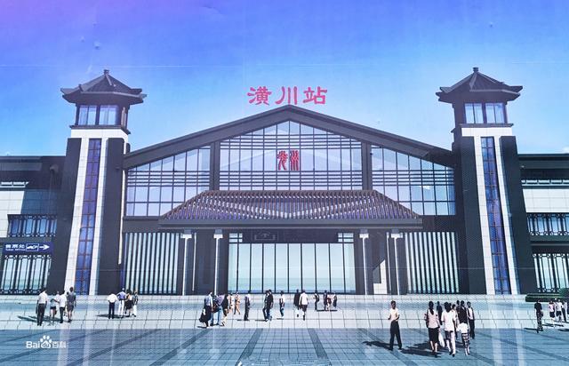 目前潢川火车站年客流量300余万人次,年货物吞吐量300余万吨.