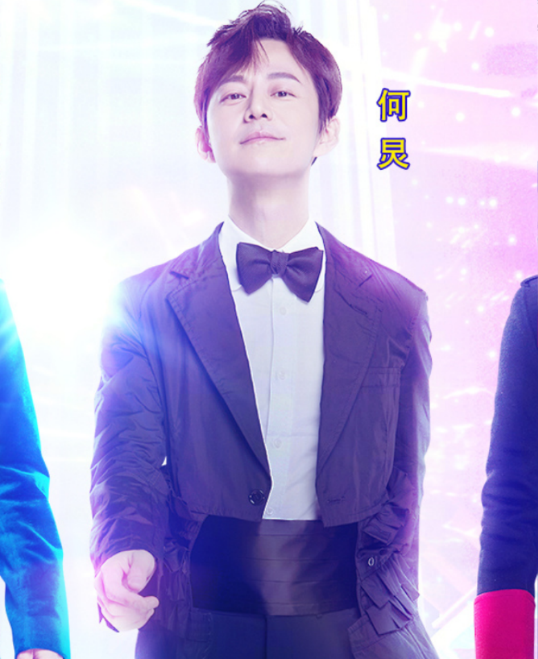 因为何炅在内娱的资历算得上是非常深的了,无论是在为人处世方面,还是