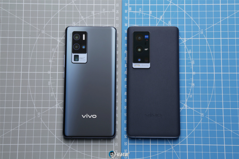 左x50 pro ,右vivo x60 pro