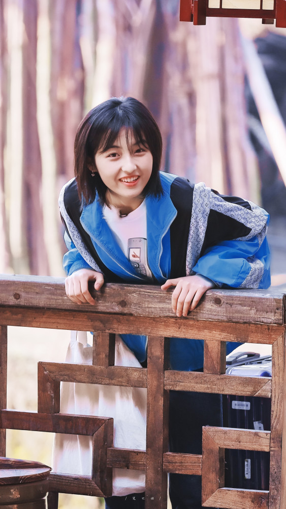 高清壁纸张子枫妹妹长大了