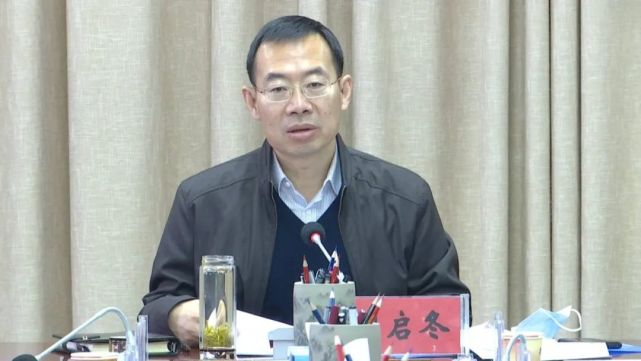 1月25日,政府县长刘启冬主持召开2021年第2次常务会议,传达学习全国