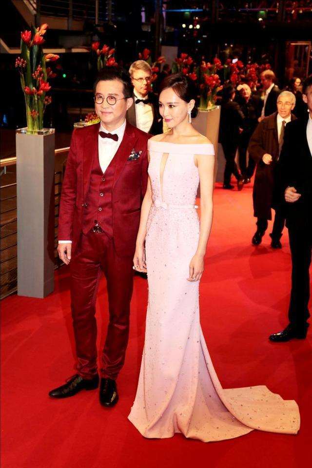 高层内斗早有迹象据沈东军妻子马峭称,引发夫妻俩反目,感情破裂的根本