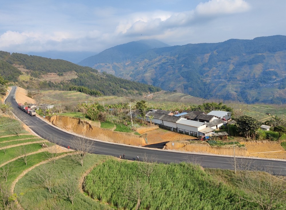 九甲镇环集镇道路建成通车