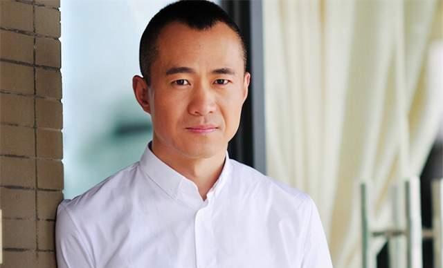 邱启明从央视名嘴到阶下囚42岁白发斑斑2婚妻子不离不弃