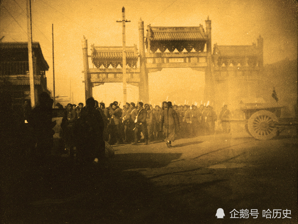 老照片:1912年北平兵變,警察參加打砸搶燒,土匪被當街砍頭_騰訊新聞