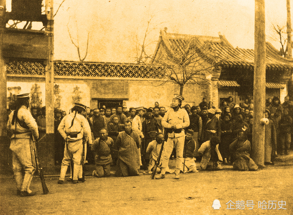 老照片:1912年北平兵變,警察參加打砸搶燒,土匪被當街砍頭_騰訊新聞