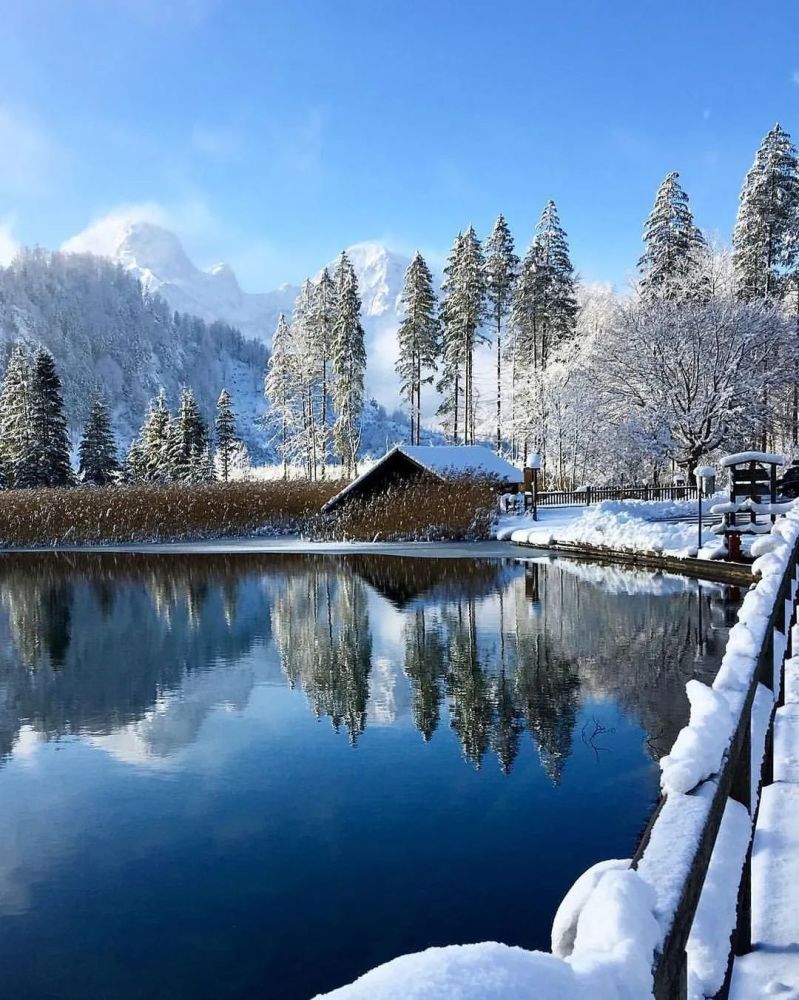 蓝色冬季清澈纯净