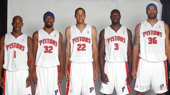 四,本·华莱士从左往右,活塞五虎的官方身高依次为:191cm,198cm,206cm